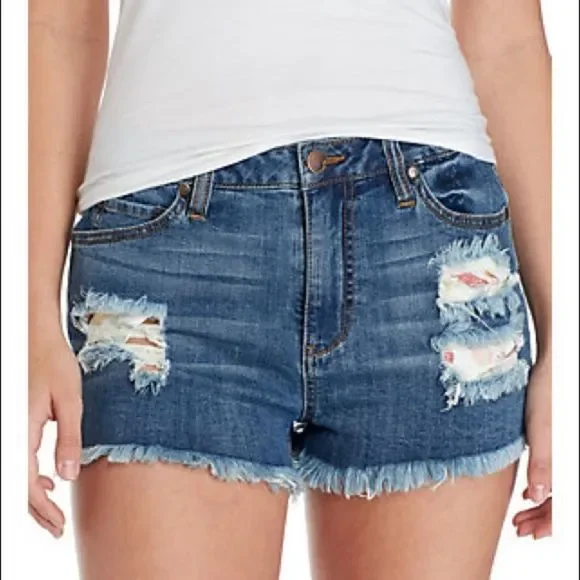 Dollhouse Andie distressed jean shorts, 1, NWT - Picture 3 of 6